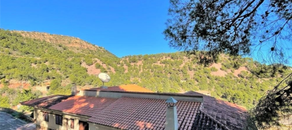 5 bedrooms Villa in Serra, Spain No. 3136 10