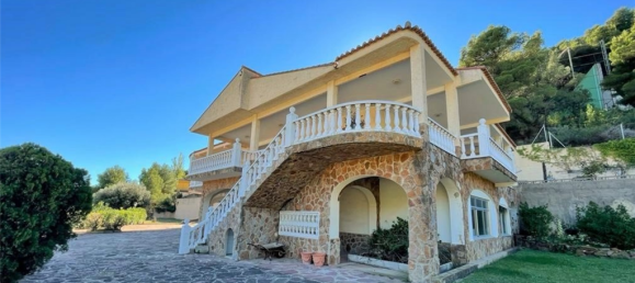 5 bedrooms Villa in Serra, Spain No. 3136 8