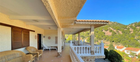 5 bedrooms Villa in Serra, Spain No. 3136 13