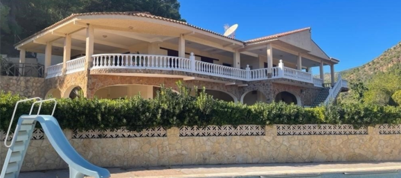 5 bedrooms Villa in Serra, Spain No. 3136 30