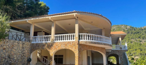 5 bedrooms Villa in Serra, Spain No. 3136 3