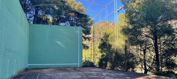 5 bedrooms Villa in Serra, Spain No. 3136 11