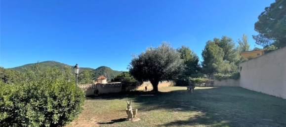 5 bedrooms Villa in Serra, Spain No. 3136 5