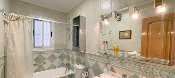 5 bedrooms Villa in Serra, Spain No. 3136 29