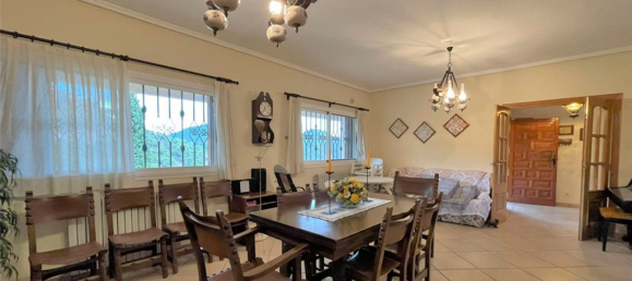 5 bedrooms Villa in Serra, Spain No. 3136 17