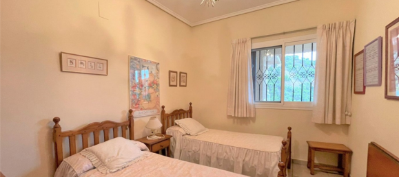 5 bedrooms Villa in Serra, Spain No. 3136 24