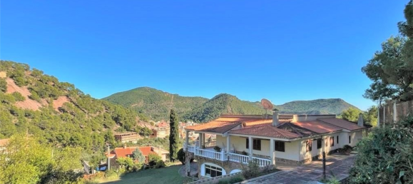 5 bedrooms Villa in Serra, Spain No. 3136 6