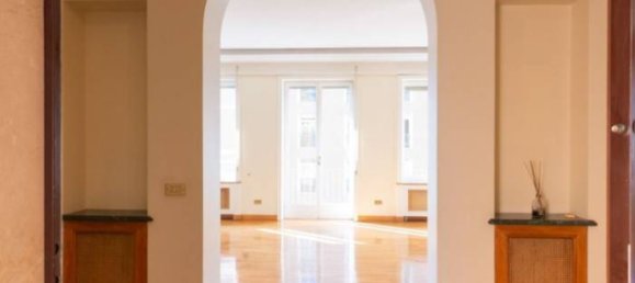 4 bedrooms Apartment in Milan, Italy No. 323540 6