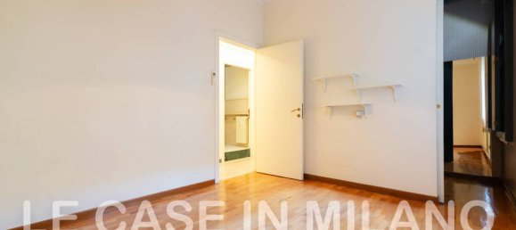 4 bedrooms Apartment in Milan, Italy No. 323540 13