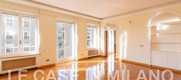 4 bedrooms Apartment in Milan, Italy No. 323540 2