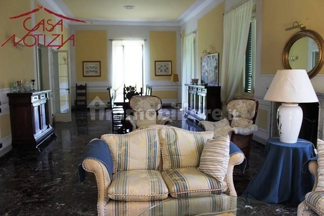 5 bedrooms Villa in Lucca, Italy No. 154889