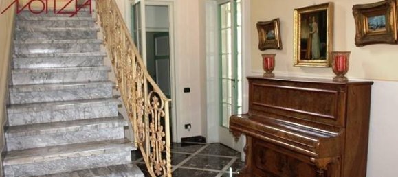 5 bedrooms Villa in Lucca, Italy No. 154889 8
