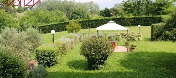 5 bedrooms Villa in Lucca, Italy No. 154889 4