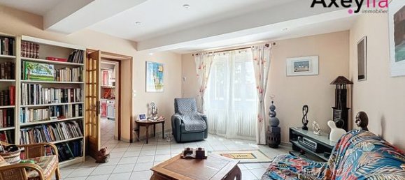 2 bedrooms House in Melay, France No. 308984 3