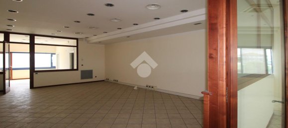 250m² Office in San Benedetto del Tronto, Italy No. 112385 2