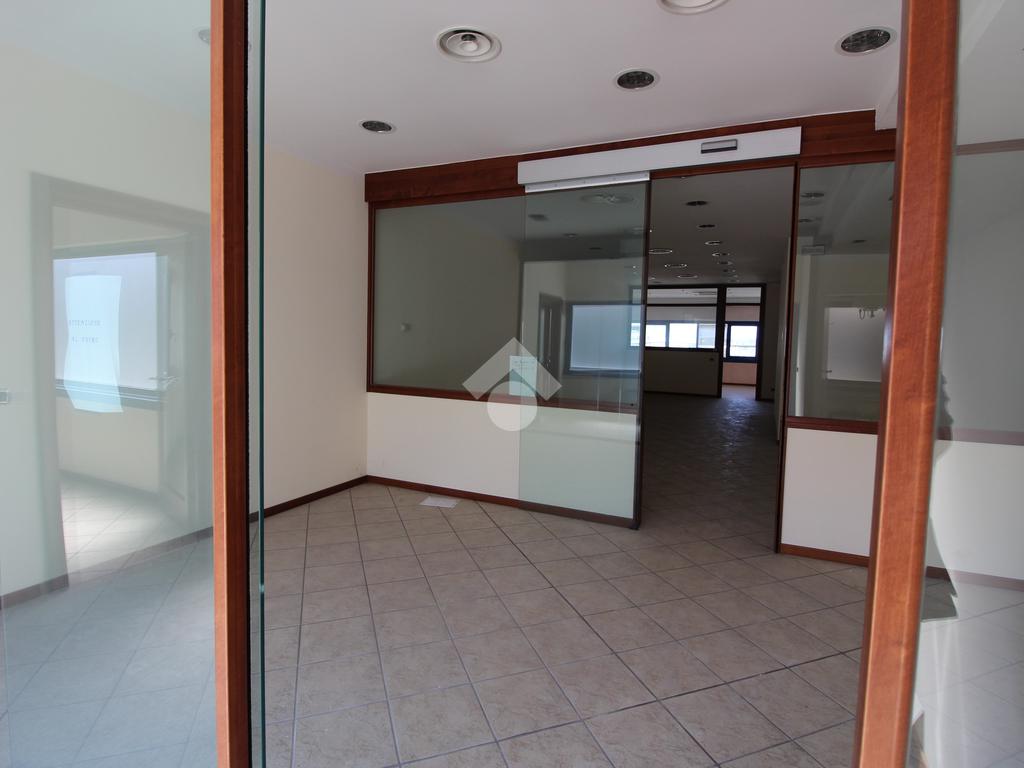 250m² Office in San Benedetto del Tronto, Italy No. 112385
