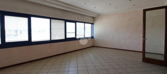 250m² Office in San Benedetto del Tronto, Italy No. 112385 9