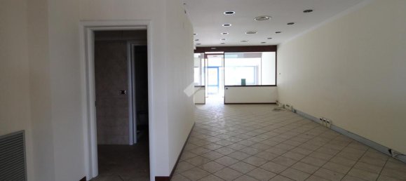 250m² Office in San Benedetto del Tronto, Italy No. 112385 11