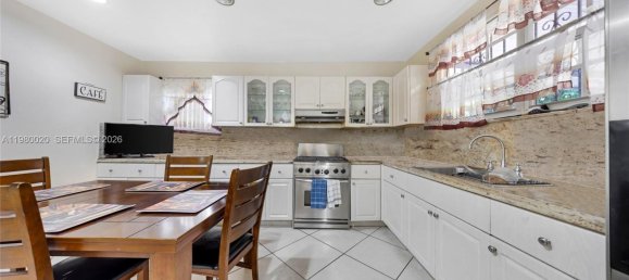 3 Schlafzimmer Villa in Miami, USA, Nr. 615426 9