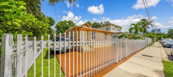3 Schlafzimmer Villa in Miami, USA, Nr. 615426 28