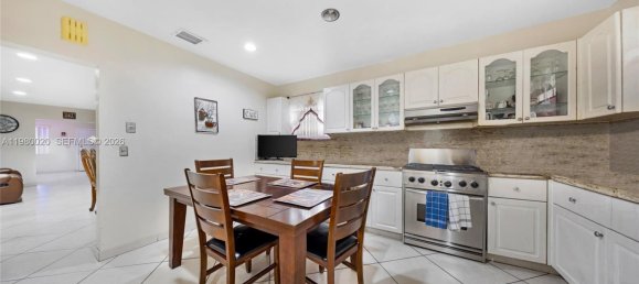 3 Schlafzimmer Villa in Miami, USA, Nr. 615426 12