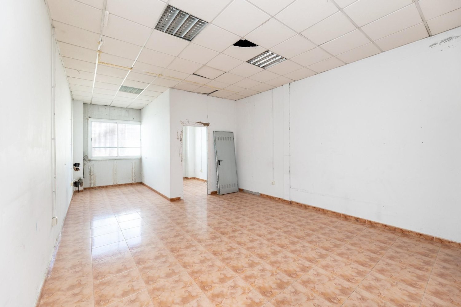 174m² Commercial property in Albolote, Spain No. 107858