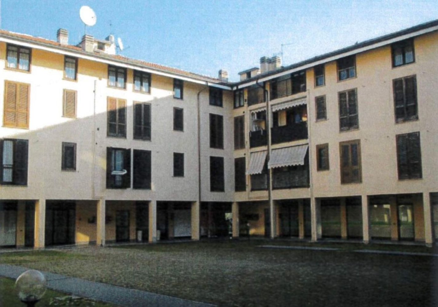 Apartamento de 2 dormitorios en Grezzago, Italy No. 71827