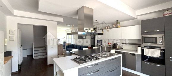 3 bedrooms Villa in Agliana, Italy No. 258918 9