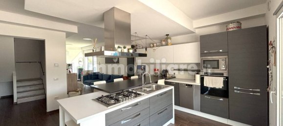 3 bedrooms Villa in Agliana, Italy No. 258918 8