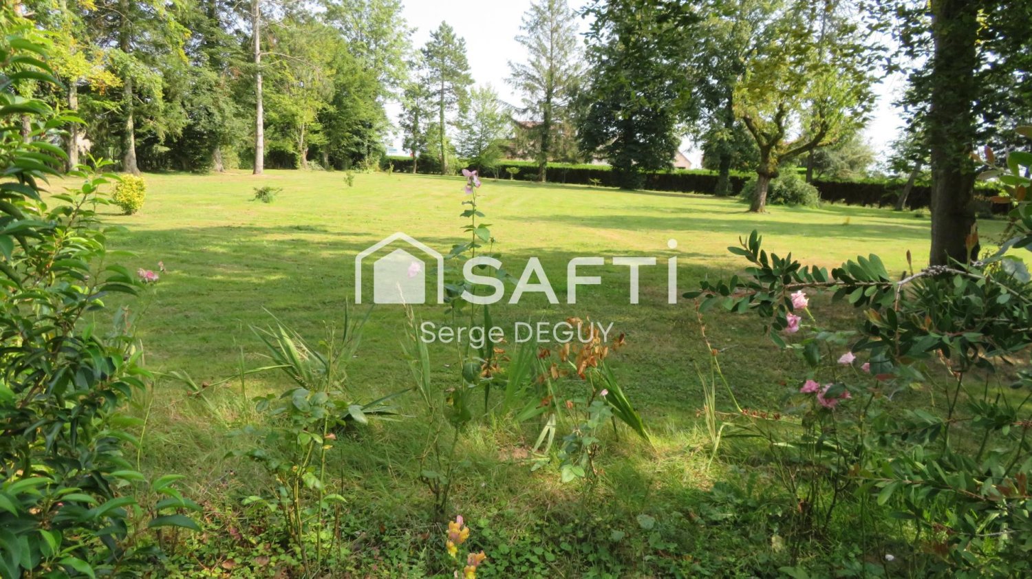 1079m² Land in Sermesse, France No. 78017