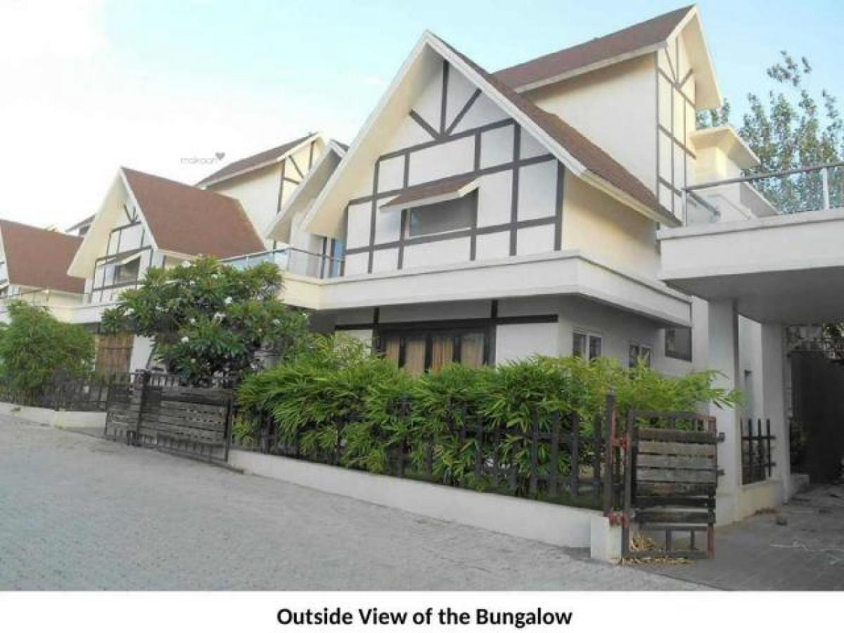 4 bedrooms House in Pune, India No. 11756