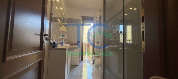 Apartamento de 4 dormitorios en Piacenza, Italy No. 340441 2