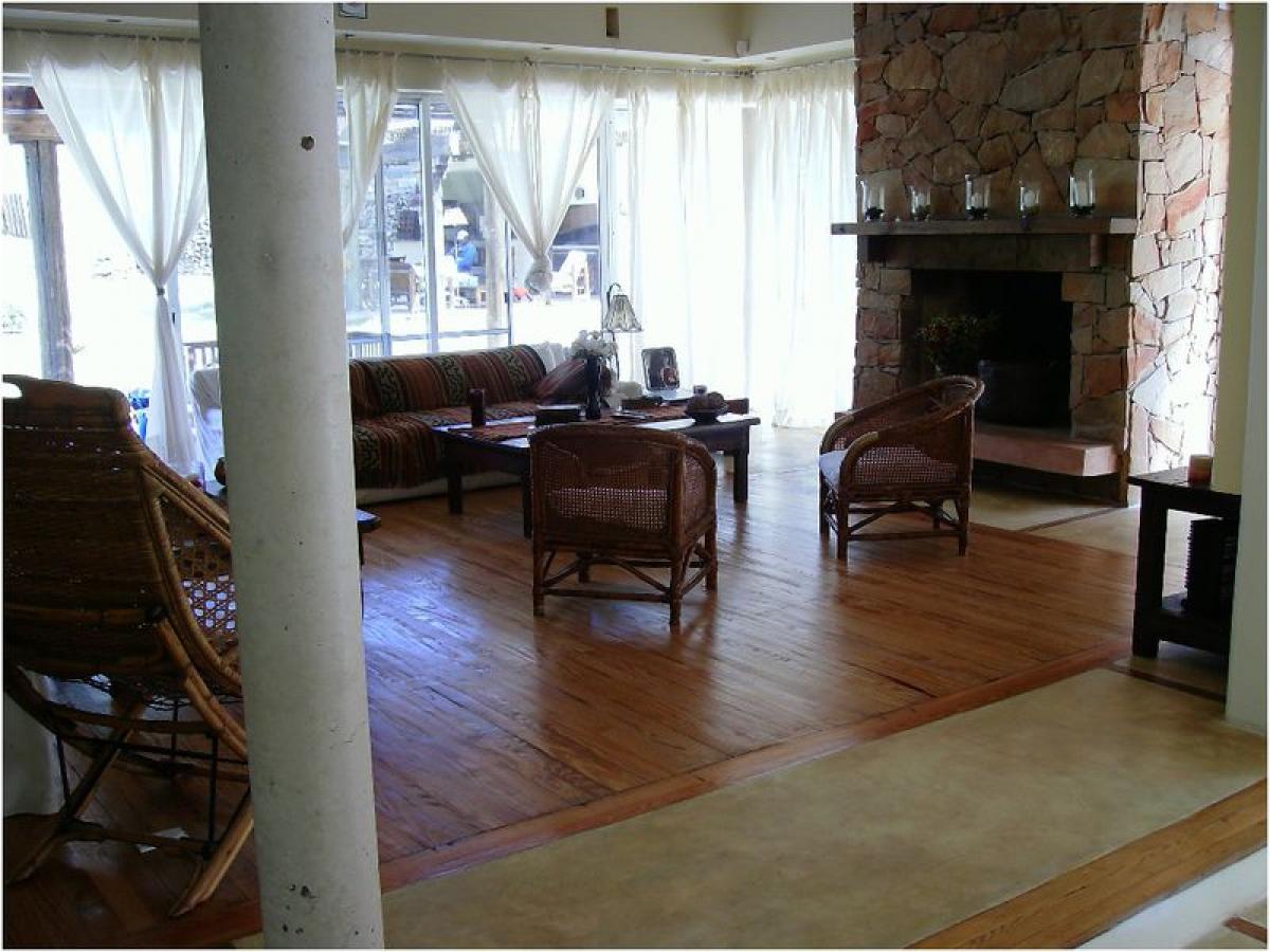 4 bedrooms House in Maldonado, Uruguay No. 7983