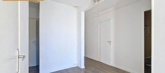 2 غرف نوم شقة في La Chapelle-Saint-Luc, France رقم 50324 4