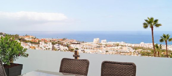 4 bedrooms Villa in Adeje, Spain No. 70673 2