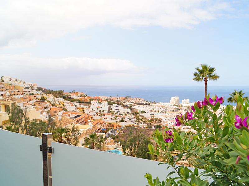 4 bedrooms Villa in Adeje, Spain No. 70673