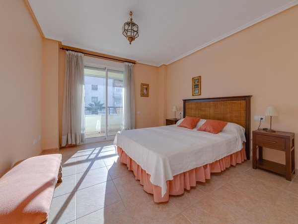 Apartamento de 5 dormitorios en Torrevieja, Spain No. 40762