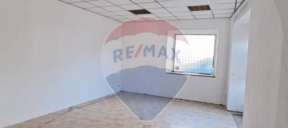 Propiedad comercial de 2 habitaciónes en Luino, Italy No. 128289 4