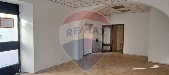 Propiedad comercial de 2 habitaciónes en Luino, Italy No. 128289 2