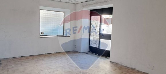 Propiedad comercial de 2 habitaciónes en Luino, Italy No. 128289 3