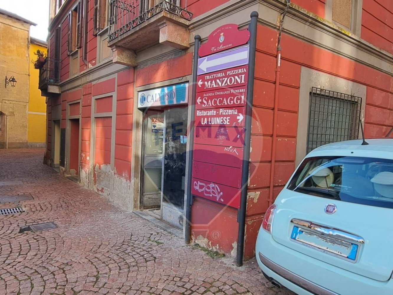 Propiedad comercial de 2 habitaciónes en Luino, Italy No. 128289
