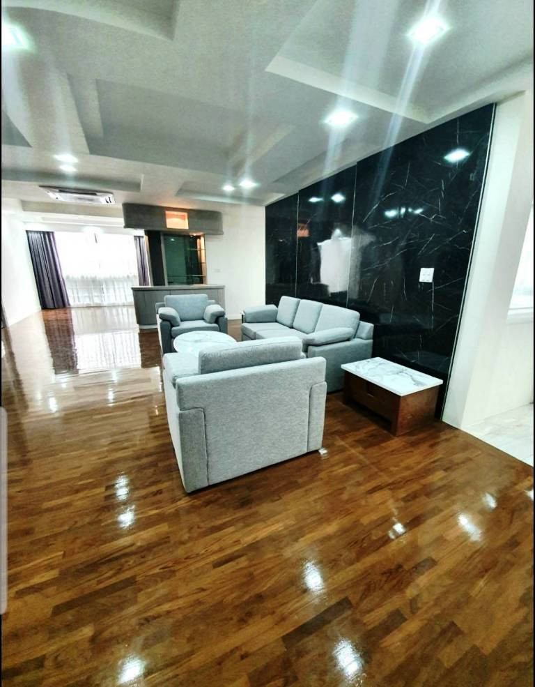 3 bedrooms Condo in Bangkok, Thailand No. 7219