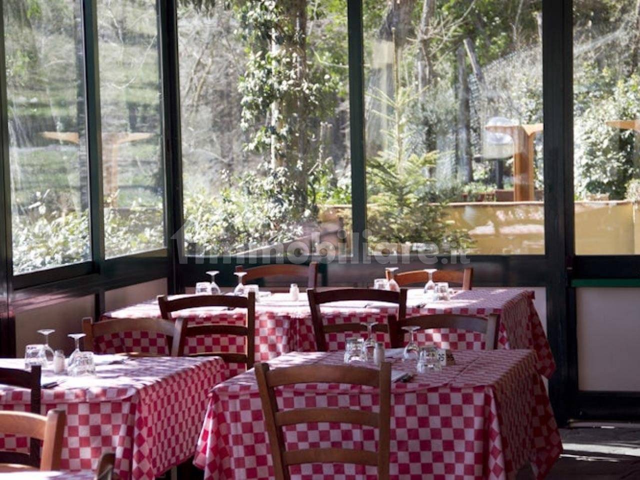 4-Zimmer Gewerbliche Immobilie in Piacenza, Italy, Nr. 72825