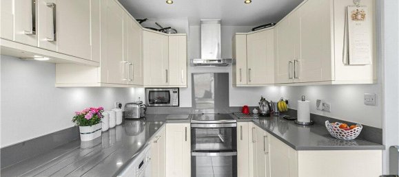 3 bedrooms House in Stanwell Moor, United Kingdom No. 8576 3