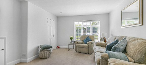 3 bedrooms House in Stanwell Moor, United Kingdom No. 8576 2