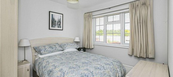3 bedrooms House in Stanwell Moor, United Kingdom No. 8576 4