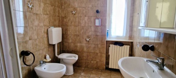 8 rooms House in Monsummano Terme, Italy No. 39999 27