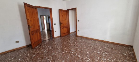 8 rooms House in Monsummano Terme, Italy No. 39999 24