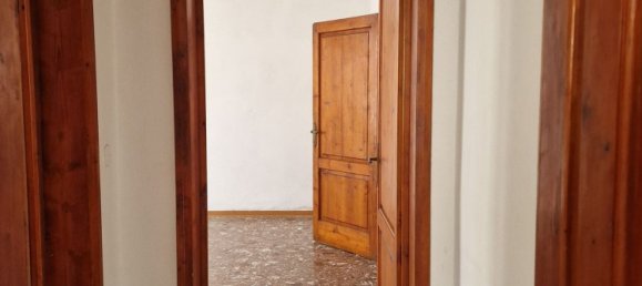 8 rooms House in Monsummano Terme, Italy No. 39999 26