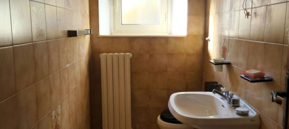 8 rooms House in Monsummano Terme, Italy No. 39999 25